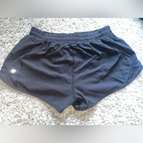 Lululemon black Hotty Hot Low-Rise Lined Short 2.5" - Picture 3 of 7